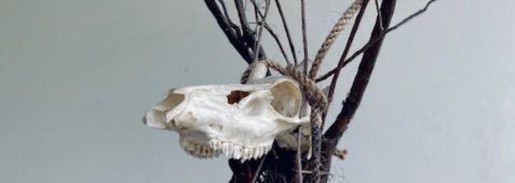 particolare di una scultura di Massarutto