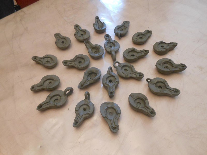 laboratorio di lucernette in argilla