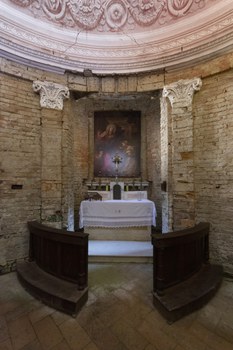 altare chiesa (2).jpg